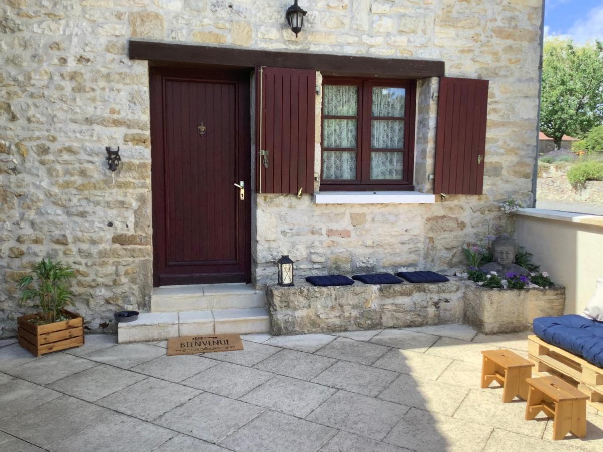 Gîte vallée magique Panissaud Le Grand-Madieu Exterior foto