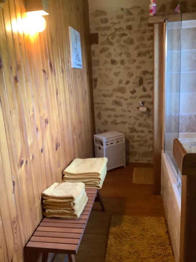 Gîte vallée magique Panissaud Le Grand-Madieu Exterior foto