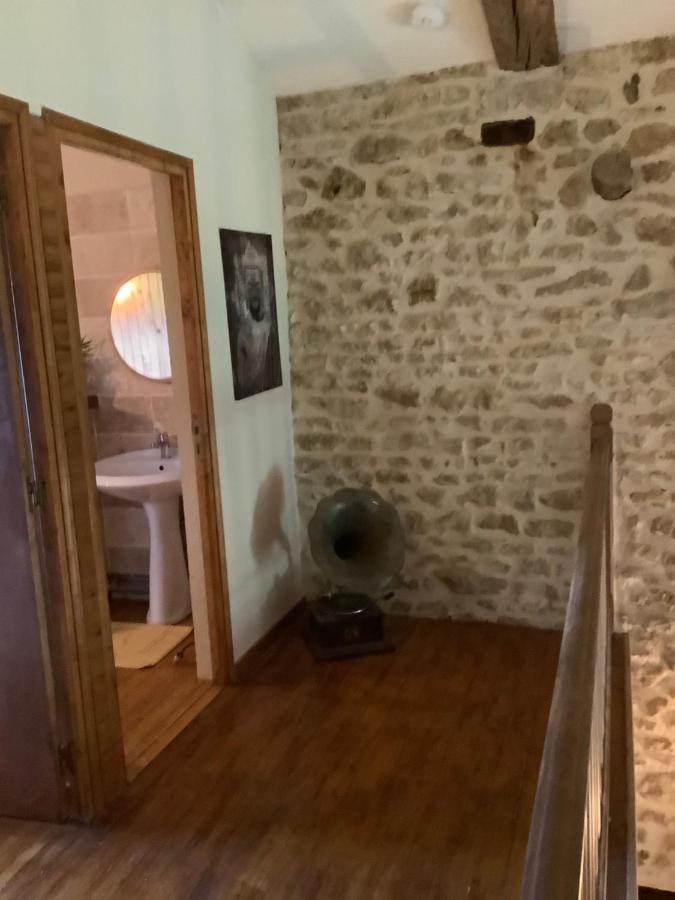 Gîte vallée magique Panissaud Le Grand-Madieu Exterior foto