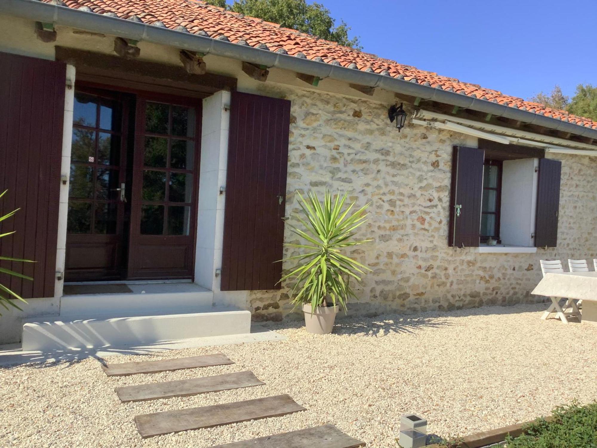 Gîte vallée magique Panissaud Le Grand-Madieu Exterior foto