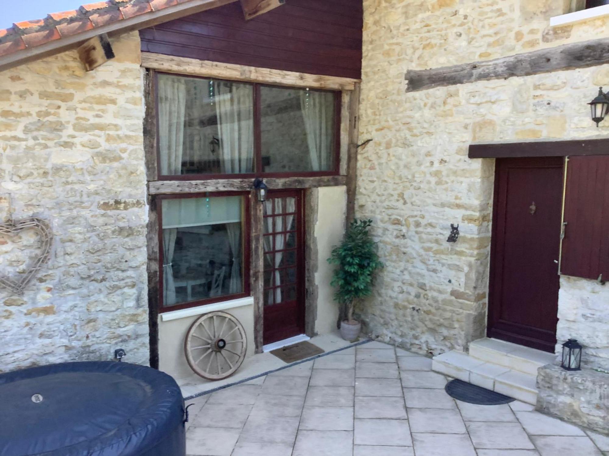 Gîte vallée magique Panissaud Le Grand-Madieu Exterior foto